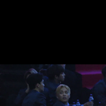 야 우리가 엑소 무대 전에 응원봉 끄니까 안좋은 <b>점</b>이 하나 생겼다