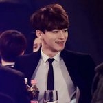 [EXO] 오늘도, ,EXO에7ㅔ, ,, 무릎 꿇는ㄷr