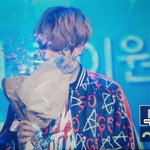 [EXO] 변백현 자기<b>냄새</b> 맡는다