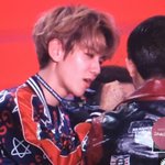 [EXO] 백현이장난에 됴 <b>체념</b>의 뒤통수 봤냐?
