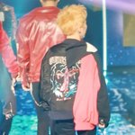 [시우민] 시우민 어제 옷이 <b>망사</b>라고???