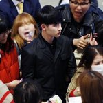 [EXO] ㅆㅂ이거 도경수 혼자 <b>딴세상</b>같음