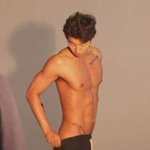 공부를하려는데 <b>책상</b>이더러워서 정리하면 하기싫을거같은데