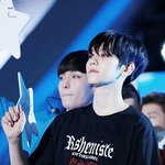 [EXO] 어제주운레전드과질<b>뿌림</b>