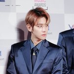 [백현] 섬하나 <b>사서</b>  결혼식하러 온 백현왕자님 (딱) 그 비쥬얼