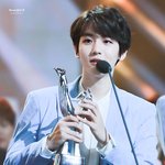 [EXO] 백현이 청량갑은 작년 고르디 갑아니냐