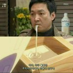 내 이름을 불렀을때 어떻게 해야하는지 20자 이내로 <b>서술</b>하시오.