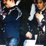 [EXO] 준면이 손을 잡아주는 찬열이라니 <b>ㅠ</b>
