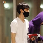 [EXO] 흰티에 <b>연청</b>바지만 입어도