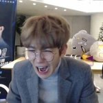 [EXO] 나 오늘 실수로 <b>눈썹</b> 다 밀어버렸어