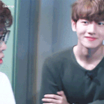 [EXO] 물놀이하다 옷 젖은거 보고 벗어주는 변백현<b>vs</b>