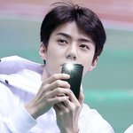 [EXO] 애들 손크기에비해 <b>핸드폰</b>이너무작앜ㅋㅋ