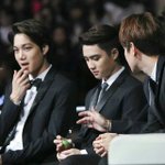 [EXO] <b>립밤</b>이 한두개가아님 ㅅㅂ