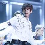 [백현] 백현이 같은 의상인데 분위기가..