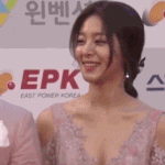 가슴큰 여자만 할 수 있는 끼부리기.<b>gif</b>