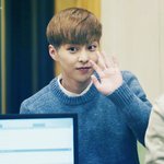 [EXO] 오늘이 민석이가 라됴작가누님에게 필살<b>애교</b> 펼친 날이였