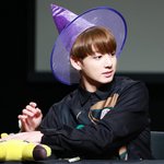 [방탄소년단] 하루에 절반은 <b>작업</b>에 쩌쩌러