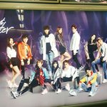 [EXO] 야 스켁쳣쓰 모델 빨강융단도같이<b>하나봄</b>