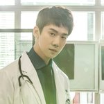 낭만배우 유연석의 <b>은혜</b>로운 공항패션