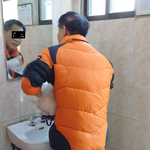[이런일이] <b>공원</b> 화장실 세면대에서 강아지 씻기기