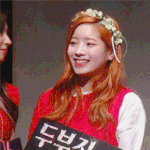 목에 키스할때 사나 턱선 ㄷㄷ