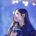 눈이 내려서 화보가 되어버린 아이돌