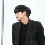 다들 운동화 뭐 <b>신어</b>?