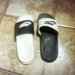 [EXO] ㅈㄴ 나 나힉끼 이 <b>슬리퍼</b> 왜 산건지모르겠음