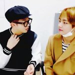 [방탄소년단] 어제 퉤앱에서 태태가 달이 이쁘다고 했는데