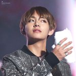 [방탄소년단] 태형이 실제<b>피부색</b>이랑 가깝다는 사진인데