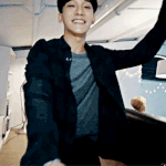 [CHEN] 셀<b>카봉</b> 들고 신난 체니 ㅋ