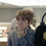 [EXO] 애들 무대 맛깔나게 리액션하는 영상 뭐뭐 있냐