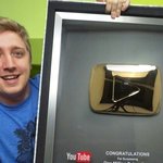 [EXO] 얼마후면 찬열이 손에 들릴 <b>실버</b>버튼