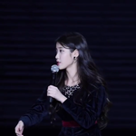 아이유한테 실수로 <b>물병</b>던진팬