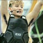 [EXO] ⬆파생이면 <b>사진속</b> 남자 품에 안김