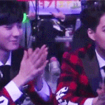 [EXO] 46원 버스탔대 다같이 <b>건배</b>~~~