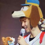 [EXO] 몽<b>룡</b>이인형이라고 그걸또 껴안고다닌다;;