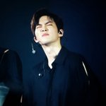 [EXO] 이 사진 자세는 조카 양 팔
