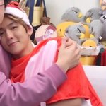 [EXO] 변백현 안겨있는거 왤케 귀엽냐