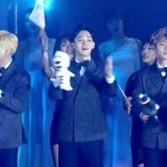 [EXO] 민석이랑 인형<b>터치</b> 한분누구?