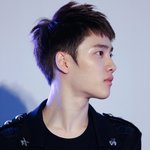 [EXO] 이사진 두개 눈코입머리<b>눈썹</b>귀 달라진건없는데