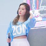 자꾸만 <b>시선</b>이 가는 女돌 미모