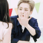 [EXO] 하이파이브 무시당해 <b>민망</b>한 민석이 왼손짤같지 않냐