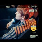 [EXO] 야 변백현 옷 삐까뻔쩍<b>임</b> 금색이야