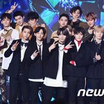 [EXO] 어제 <b>개</b>온 마지막에 가수들 단체<b>사진</b> 찍을때