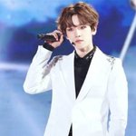 [백현] '<b>버건</b>디'로 메이크업 역사 한 획을 그은 남자 아이돌