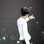 <b>이</b>분위기에 미안한데 내아이돌이 <b>이옷</b>입으면 그냥 좋다하는거