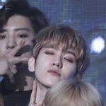[EXO] 야 <b>이사진</b>좀 다 봐줘