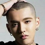 [EXO] 판판이 <b>화장</b>시키고 있는데