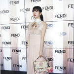 수지 펜디 17 <b>fw</b> <b>컬렉션</b> 쇼 때 칼 라거펠트와 함께 위엄 ㄷㄷ